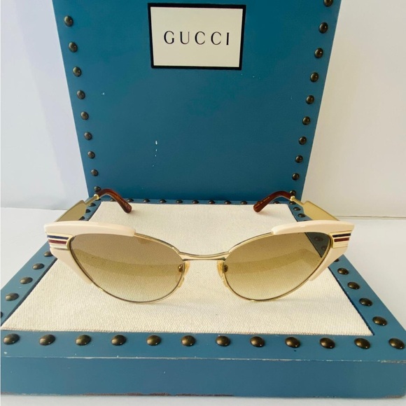 New - 💯 - Authentic  Gucci Ivory and Gold/ Green Gradient GG0522S Cat Eye Sung… - Picture 11 of 17